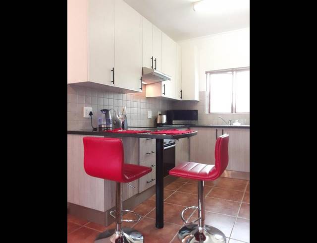 2 BEDROOM PROPERTY TO RENT IN LONEHILL